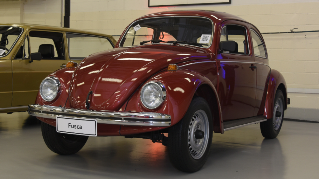 Modelos clássicos como o Fusca podem sofrer muito com a nova gasolina. • volkswagen