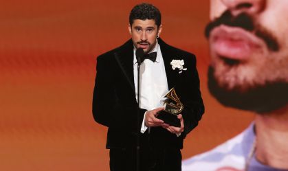 OMELETE: Conheça a história de Bad Bunny, que fará o show do Super Bowl