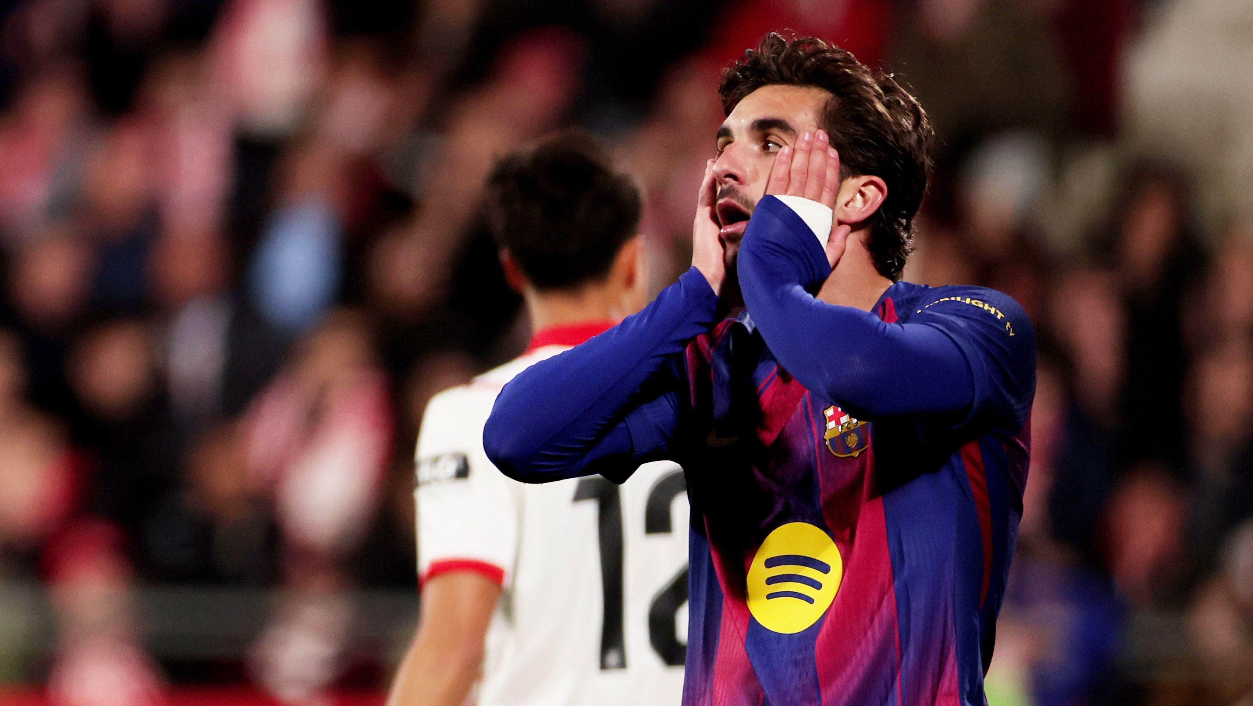 Ferran Torres, do Barcelona, decepcionado durante a partida de LaLiga contra o Girona.