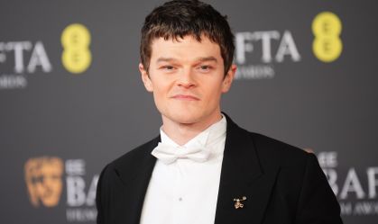 Bafta 2026: Robert Aramayo ganha prêmio de Melhor Ator