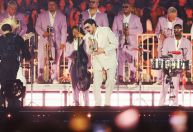 Bad Bunny se emociona e fala em português em 1º show no Brasil: "Um sonho"