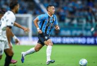 Com um a mais, Grêmio vence Atlético-MG e sobe na tabela do Brasileirão