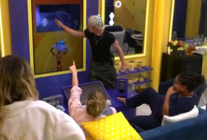 BBB 26: grupo "Eternos" flagra Marciele e Jonas na mesma cama; veja reação