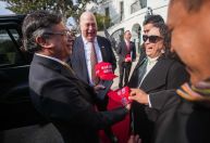 Petro ganha boné com slogan “Make America Great Again” de Donald Trump