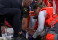 Real Madrid: choque com Camavinga faz Asencio deixar campo imobilizado