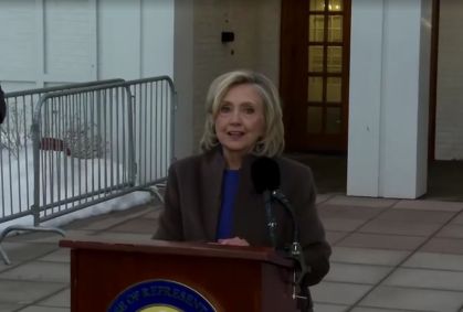 "Eu nunca conheci Jeffrey Epstein", diz Hillary Clinton após depoimento