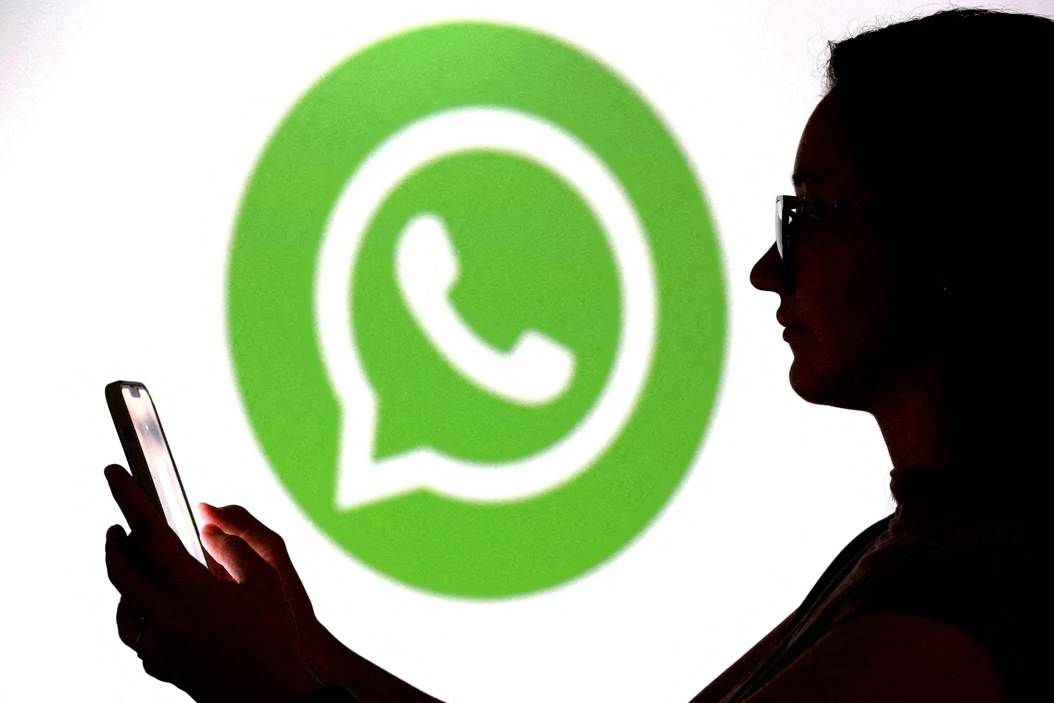 Ilustração mostra adolescente com logo do WhatsApp