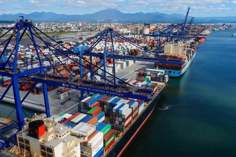 Imagem mostra Porto de Paranaguá, no Paraná