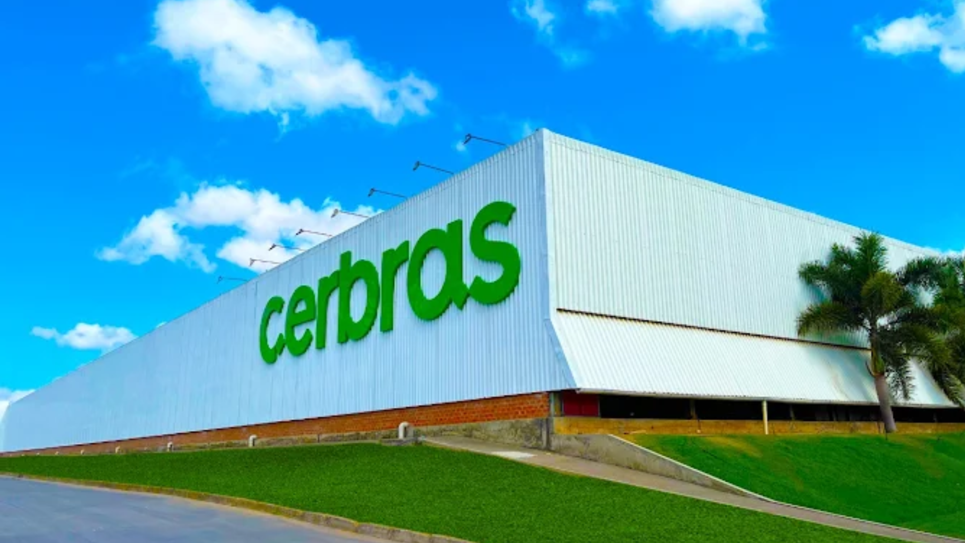 Imagem mostra fachada de fábrica da Cerbras, no Ceará