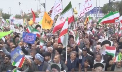 Iranianos comemoram aniversário da Revolução Islâmica