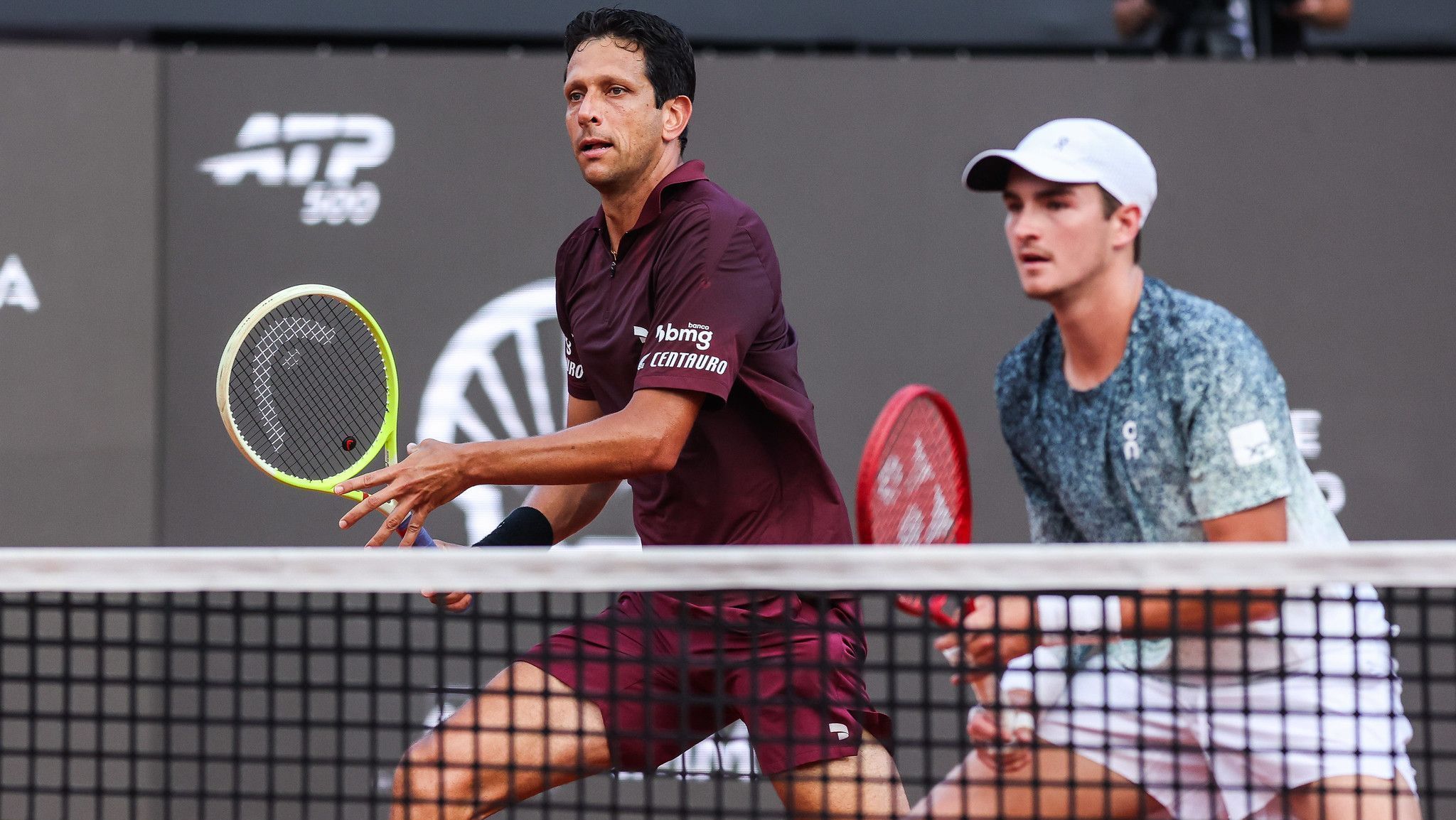 João Fonseca e Marcelo Melo em ação neste sábado, no Rio Open