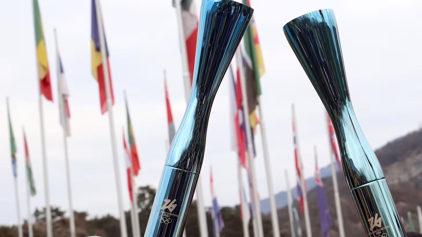 Campeões italianos de esqui acenderão as piras olímpicas