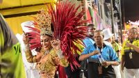 Carnaval: veja looks das rainhas de bateria no 2º dia de desfiles no Rio
