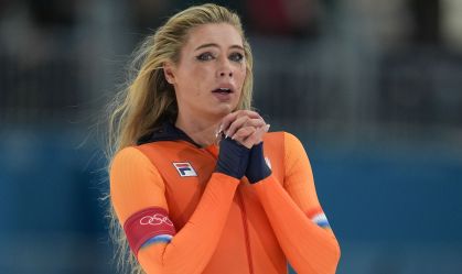 Jutta Leerdam chorando após conquista do ouro olímpico