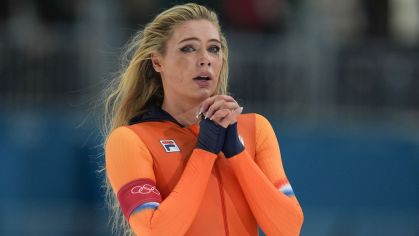 Jutta Leerdam chorando após conquista do ouro olímpico