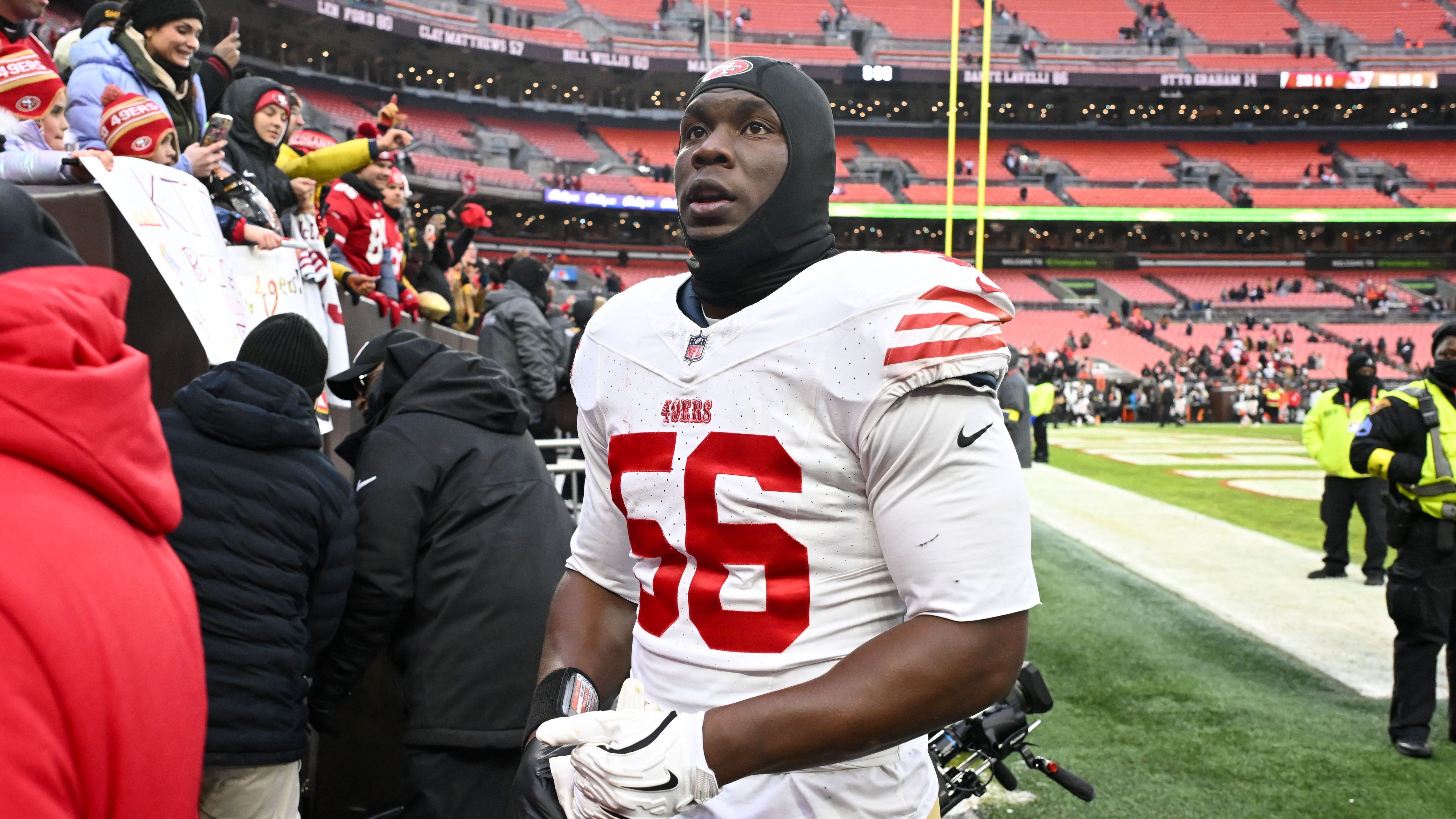 Keion White em campo pelo San Francisco 49ers