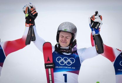Lucas Pinheiro comemorando após descida no slalom gigante