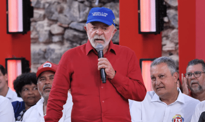 Lula diz que política “apodreceu” e cobra PT no aniversário do partido