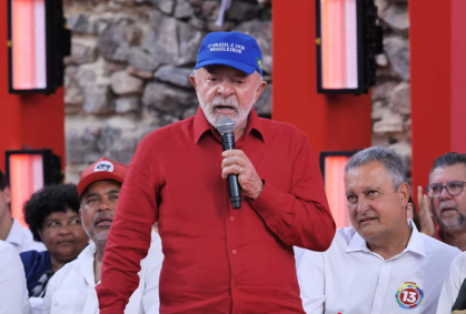 PT aciona TSE contra Flávio e Carlos Bolsonaro por campanha antecipada