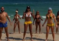 Ludmilla curte praia ao lado de Virginia Fonseca e filhos no Rio de Janeiro