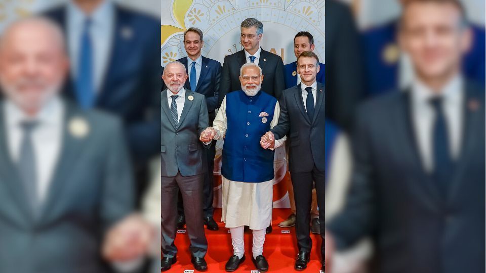Lula, Modi e Macron na foto de família na abertura da cúpula de IA na Índia