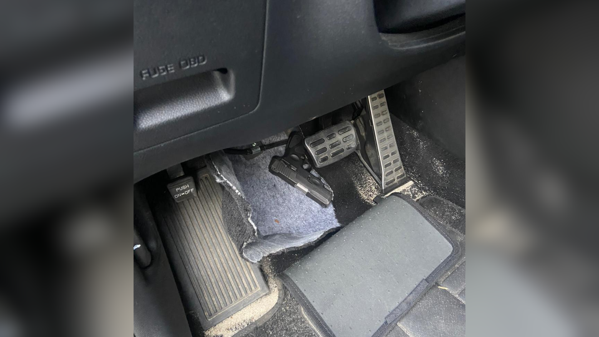 Segundo a Polícia Militar, homem dirigia um veículo Kia Sportage quando começou a realizar disparos para o alto