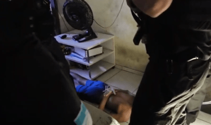 Jovem seria líder de grupo que atua em plataformas digitais onde ocorreram transmissões ao vivo classificadas como "teatro do horror"