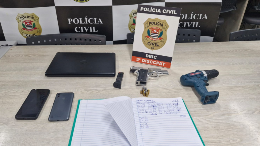 Itens foram apreendidos durante a operação • Reprodução