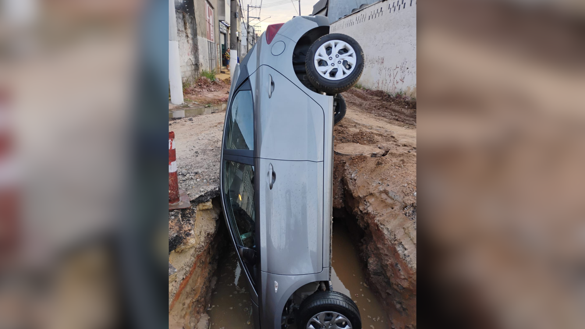 Carro já foi retirado pela empresa proprietária • Prefeitura de Diadema
