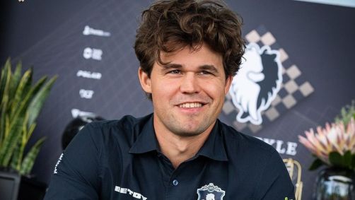 Carlsen é o primeiro campeão mundial oficial de xadrez freestyle
