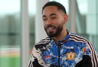 Matheus Cunha ironiza torcedor do United: "Nem aí para o corte de cabelo"