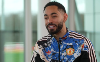 Matheus Cunha ironiza torcedor do United: "Nem aí para o corte de cabelo"