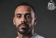 Santos anuncia atacante Moisés como reforço para temporada 2026