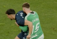 Na Espanha, jogador morde adversário e é expulso; veja