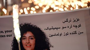 Nobel iraniana Narges Mohammadi é condenada a mais de 7 anos de prisão