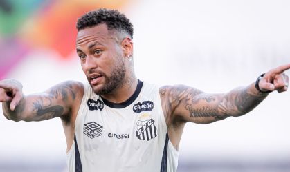Neymar durante treino do Santos