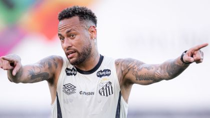 Neymar durante treino do Santos