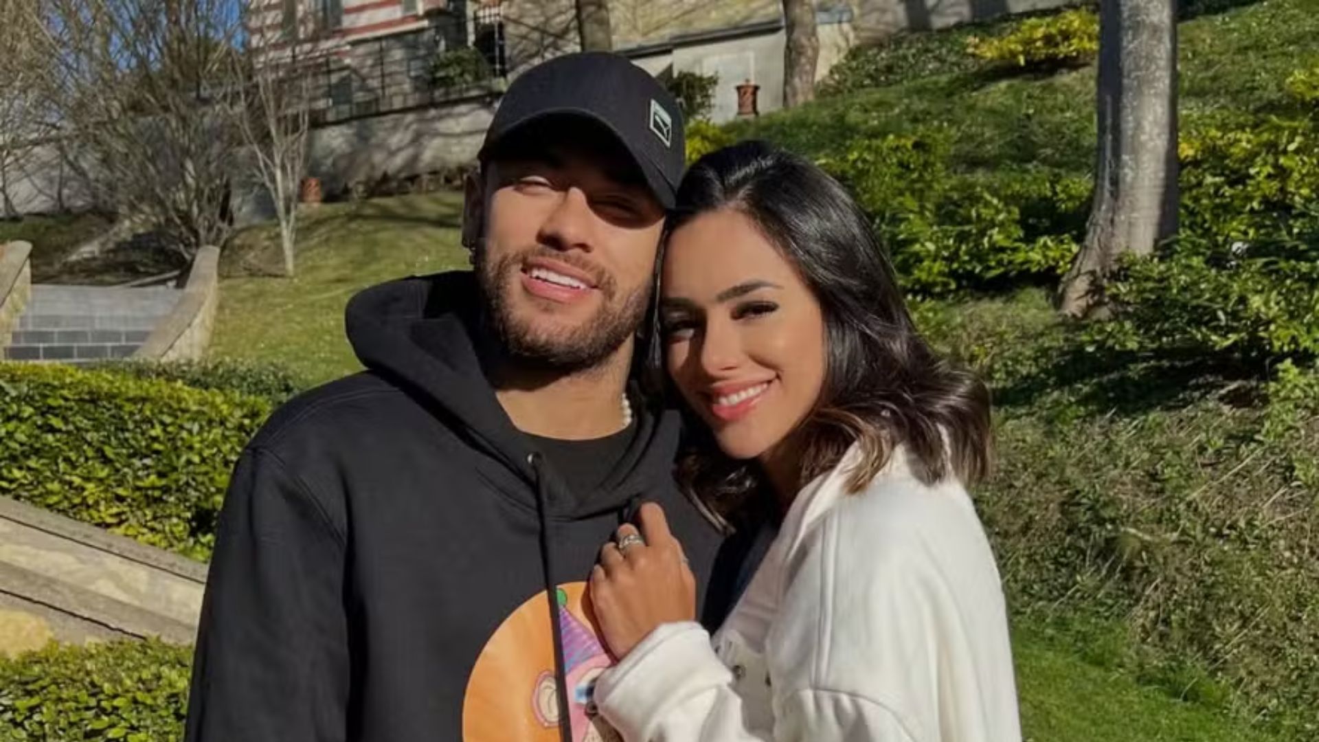 Neymar e Bruna Biancardi, estão juntos desde 2021 e tem duas filhas, Mavie e Mel
