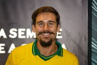 Nicolas Prattes revela maratona para assistir desfile de Sabrina Sato