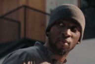 Após Vini Jr., Benfica lança campanha com jogador negro “roubando” camisa