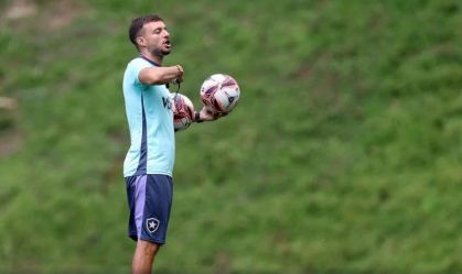 Martín Anselmi durante treino do Botafogo