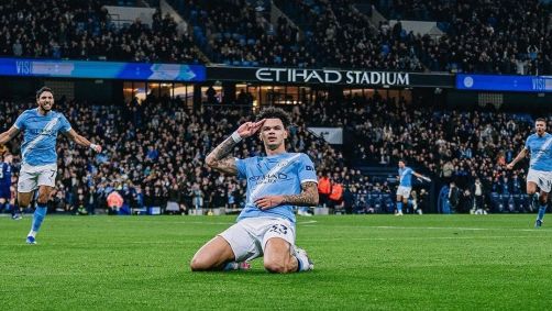 O'Reilly comemora um de seus dois gols na vitória do Manchester City sobre o Newcastle pela Premier League