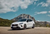 BMW Série 1 chega ao Brasil na versão M135 xDrive com 317 cv de potência