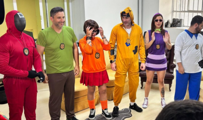 POLICIAIS FANTASIADOS