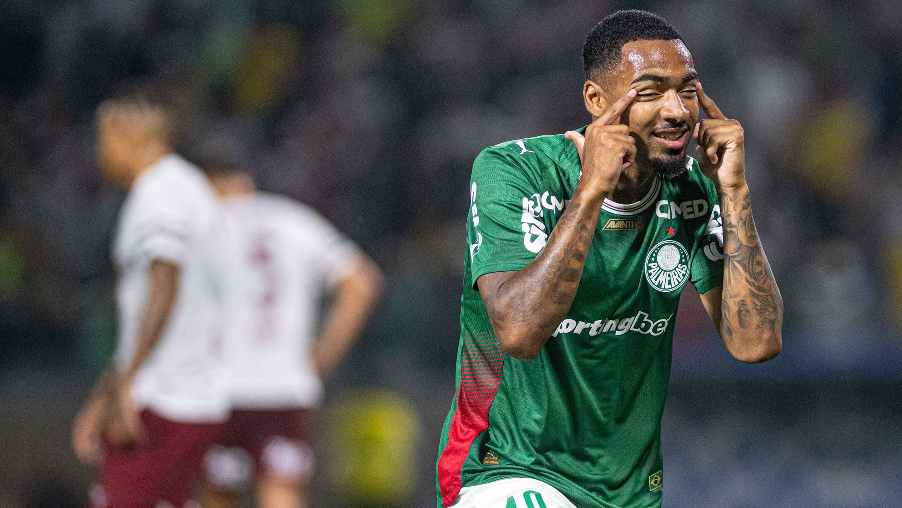 Allan, do Palmeiras, comemora gol contra o Fluminense • Riquelve Nata/Sports Press Photo/Getty Images