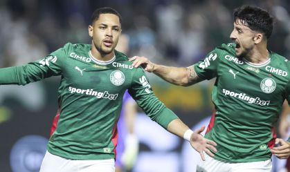 Vitor Roque comemora gol do Palmeiras sobre o Fluminense