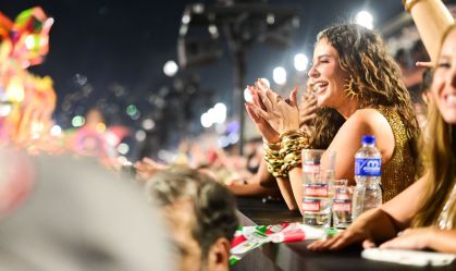 Paolla Oliveira vibra com desfile da Grande Rio na Sapucaí; veja fotos