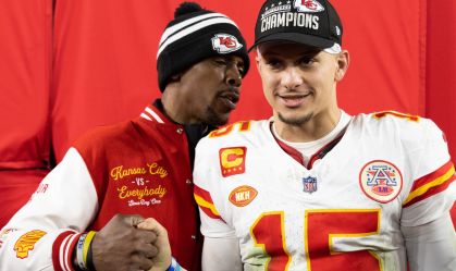 Patrick Mahomes ao lado do pai