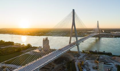 Trump ameaça bloquear abertura de ponte entre EUA e Canadá