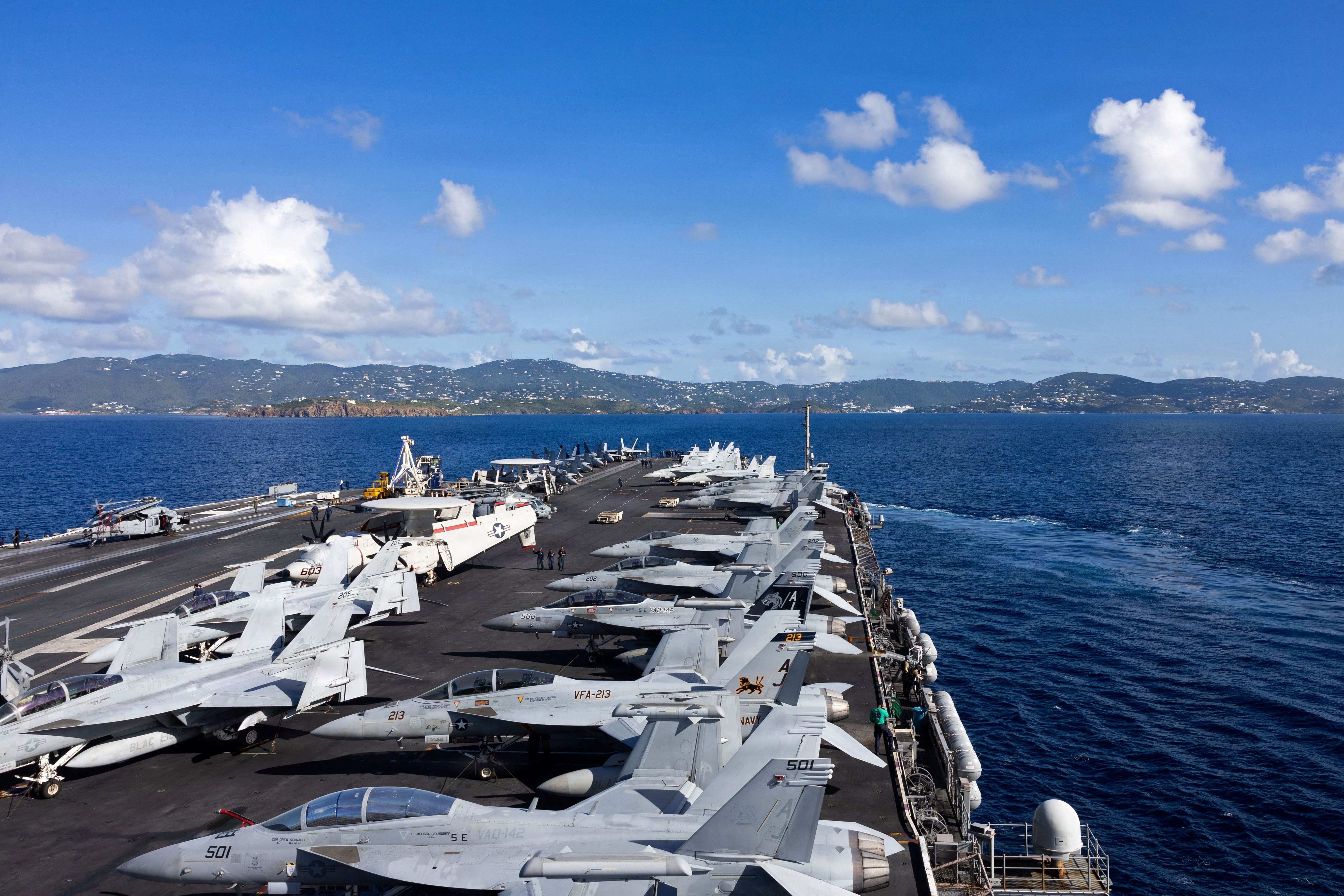 Porta-aviões USS Gerald R. Ford nas Ilhas Virgens Americanas